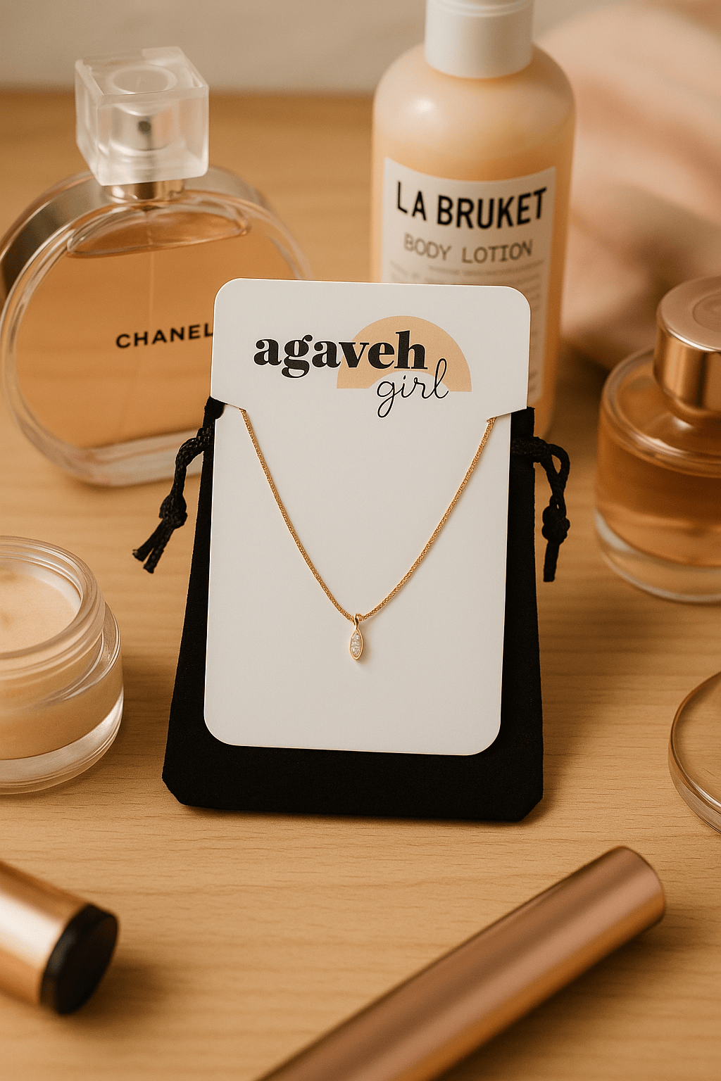 AGAVEH GIRL Boutique cadeaux Collier en or avec pendentif pointe de diamant (un)